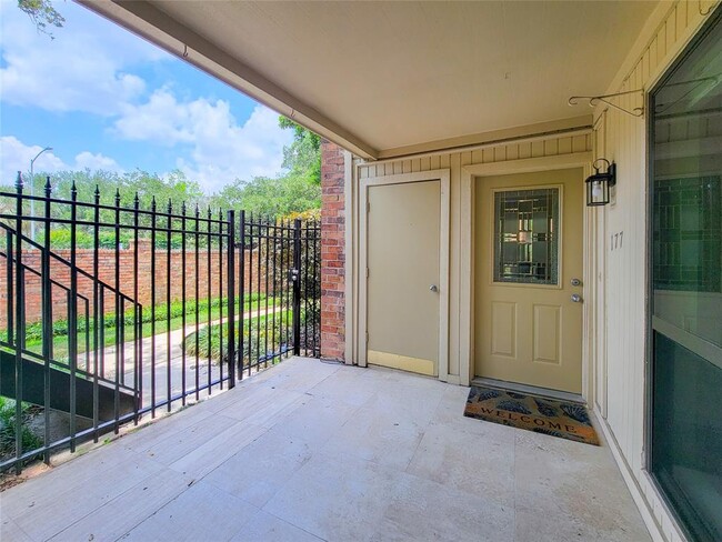 Building Photo - 1601 S Shepherd Dr