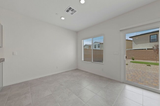 Building Photo - 412 Canary Song Dr