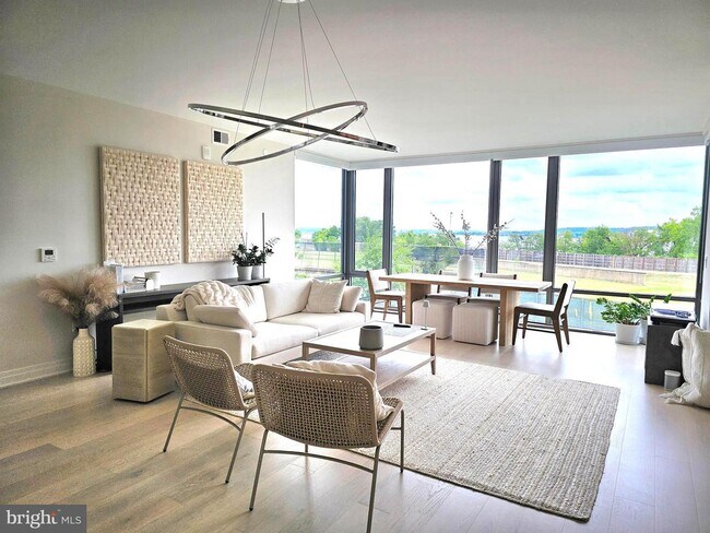 Living room - 1201 N Royal St