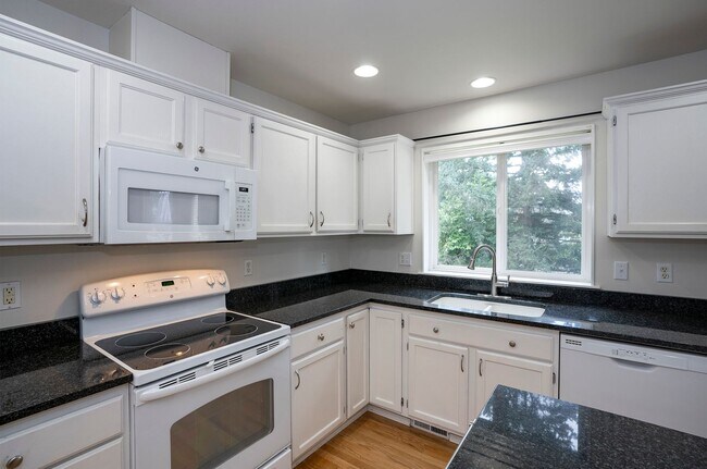 Building Photo - Very Nice 3 Bedroom Home - Cul de sac!