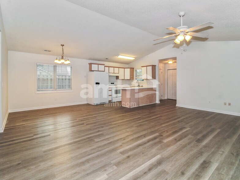 Building Photo - 7529 Foxwerth Dr