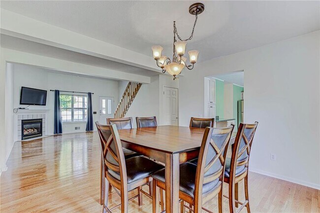 Building Photo - 1285 Courtney Dr