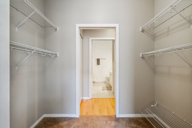 Building Photo - 616 Washington Ave S