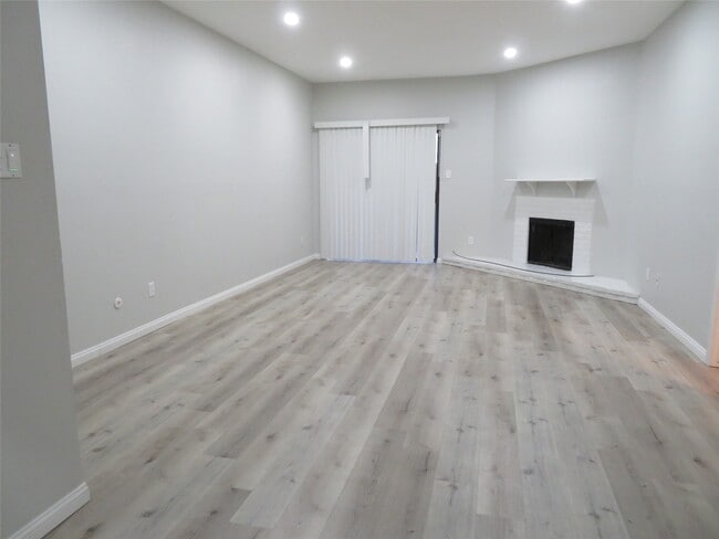 Building Photo - 9707 Richmond Ave.