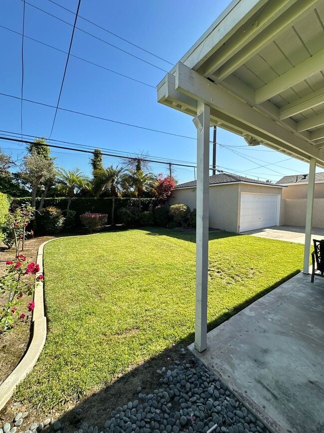 Building Photo - Lakewood 3 Bed Gorgeous House - New Paint ...