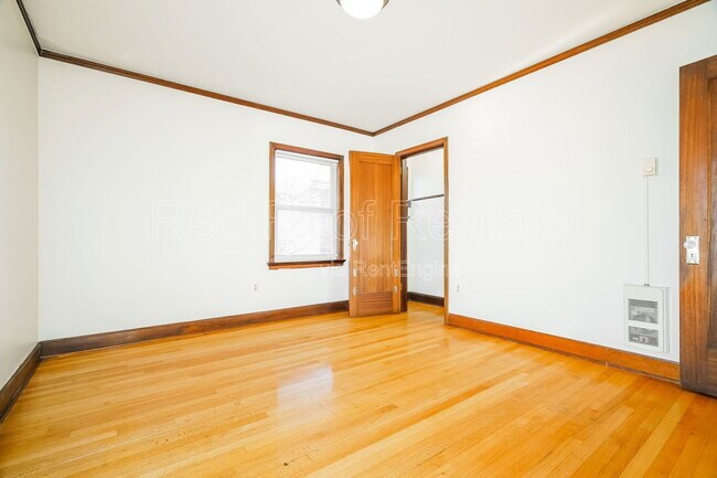 Building Photo - 1325 6th Ave