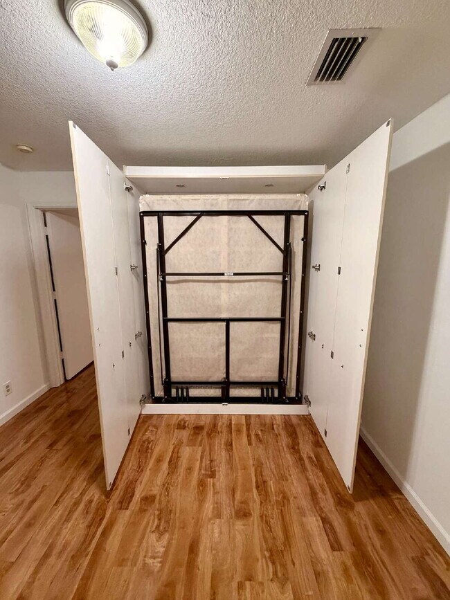 Building Photo - 147 Sunflower Cir