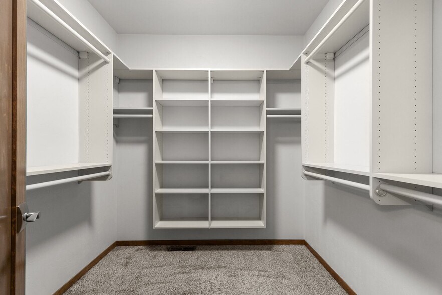 Building Photo - 1141 E Banta Ct