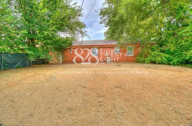 Building Photo - 3 Bedroom/1 Bath Single Family Home Just M...