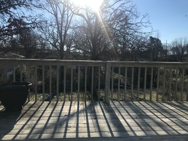 Building Photo - 4612 N Cypress St