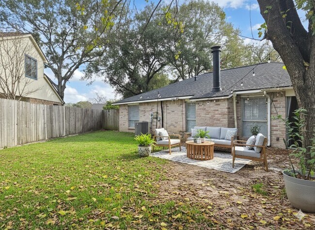 Building Photo - 5110 Kleindale Dr