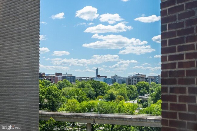 Building Photo - 1077 30th St NW