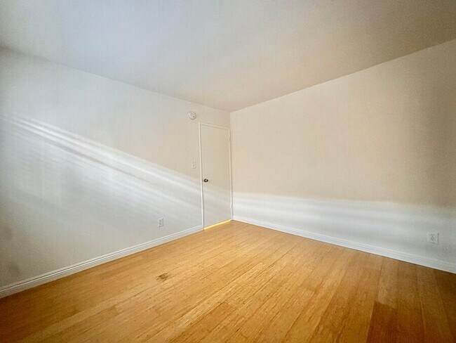 Building Photo - 23 Thornton Ave