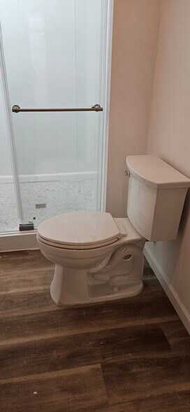 Full Bathroom - 1827 Sonoma Ln