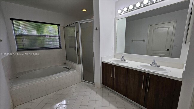Building Photo - 5084 NW 112th Ct