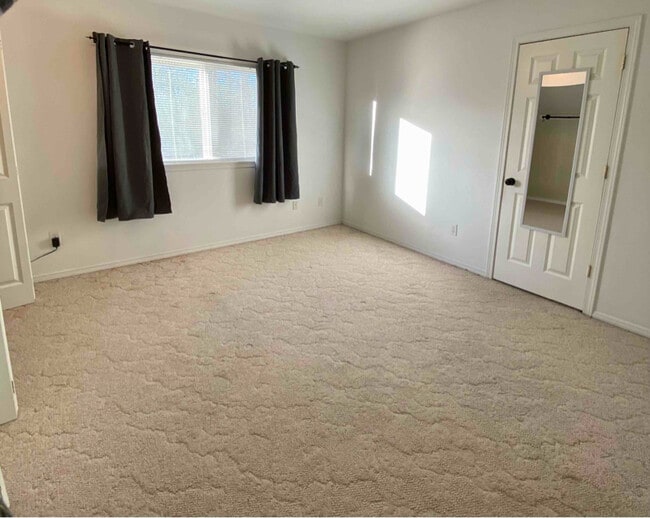 Building Photo - 200 Whispering Pine Pl