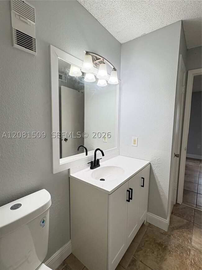 Building Photo - 10501 SW 155th Ct