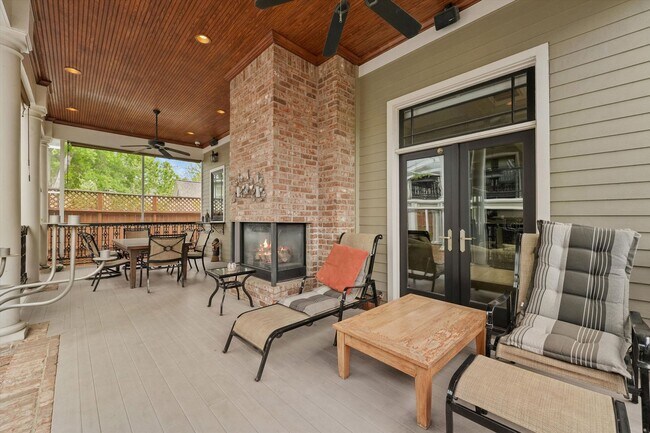 Building Photo - Refined Elegance Meets Modern Innovation i...