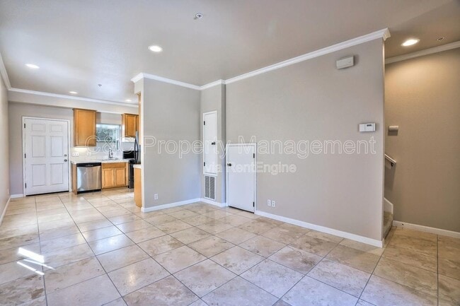 Building Photo - 815 Alice St