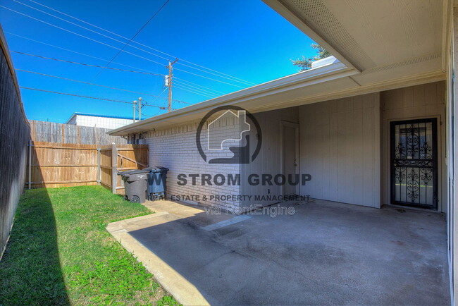 Building Photo - 6452 Waverly Way