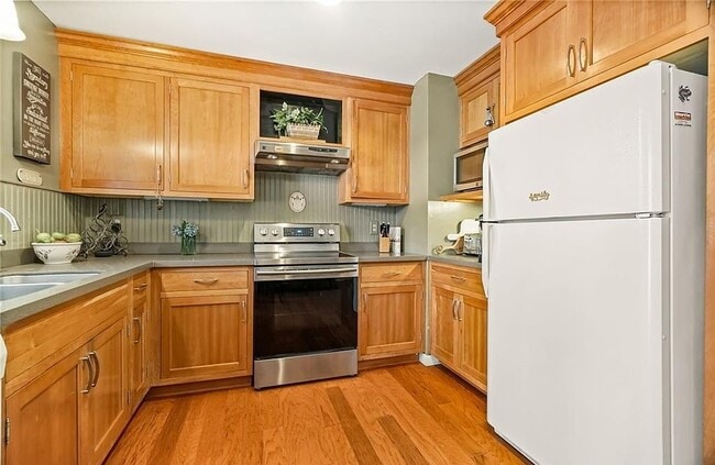 Building Photo - 3 Mary Dr