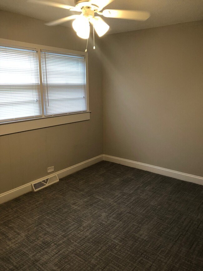 Building Photo - 3 bed 1 bath near West Village in Downtown Greenville