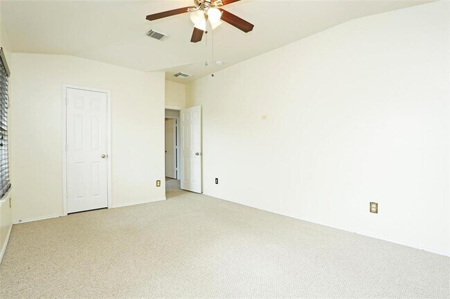 Building Photo - 1939 Wooded Acres Dr