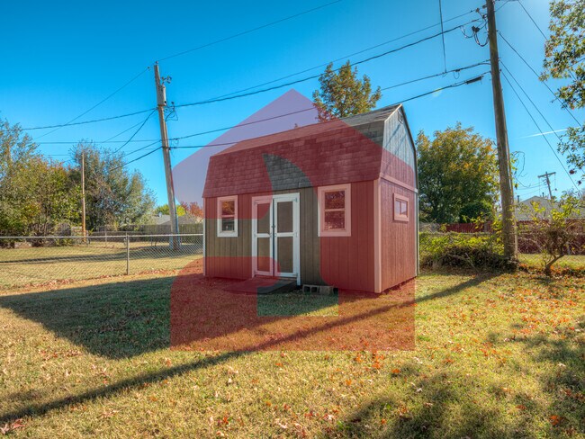 Building Photo - 224 W 5th St