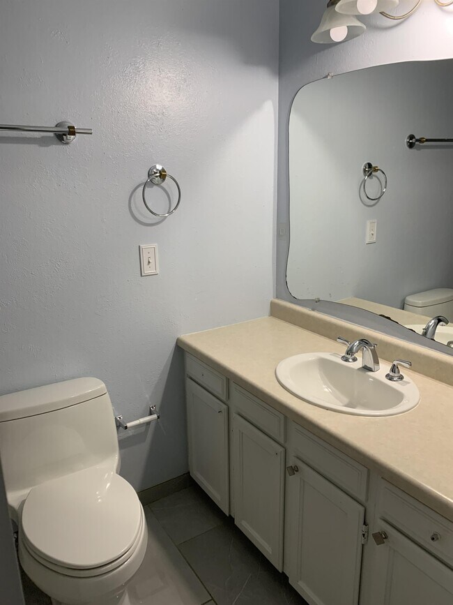 Building Photo - 6565 Zang St