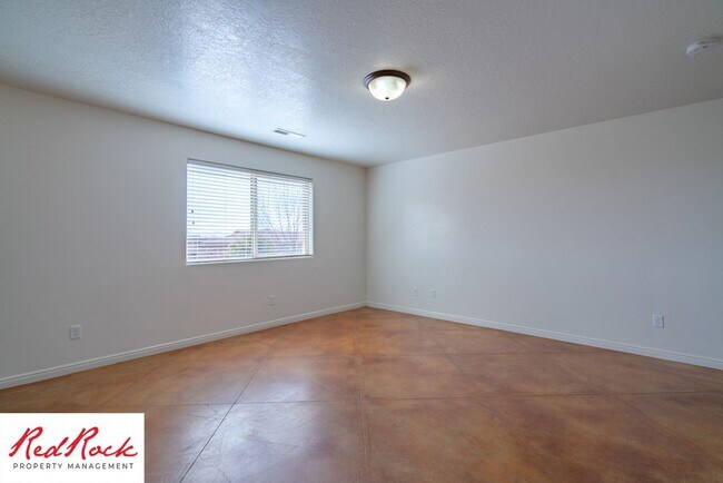 Building Photo - 2801 E 450 N