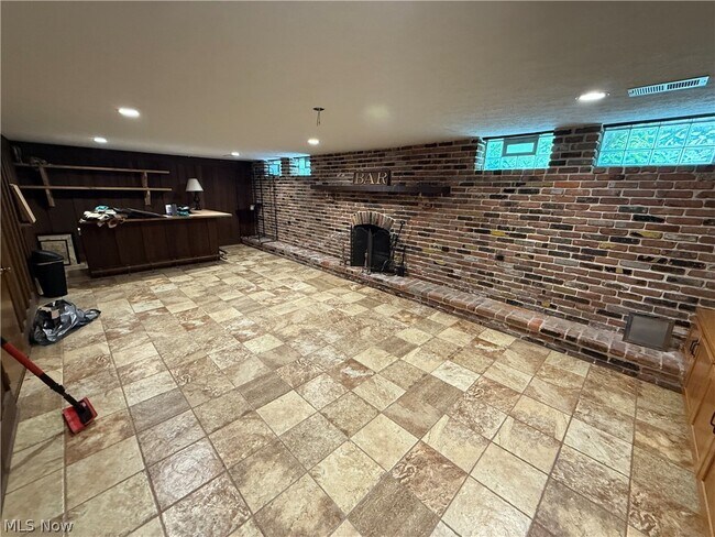 Building Photo - 6803 Cranbrook Dr