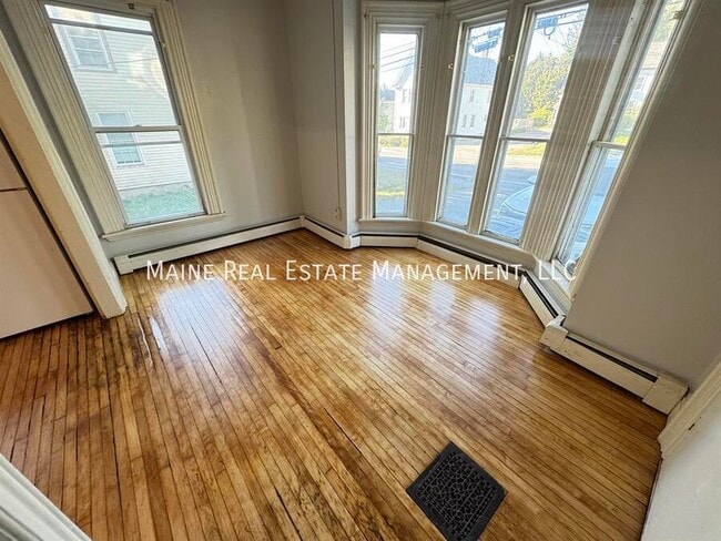 Primary Photo - 232 Center St