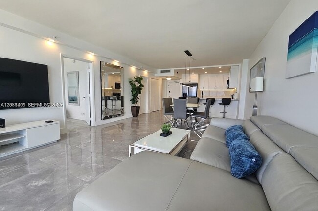 Building Photo - 5601 Collins Ave