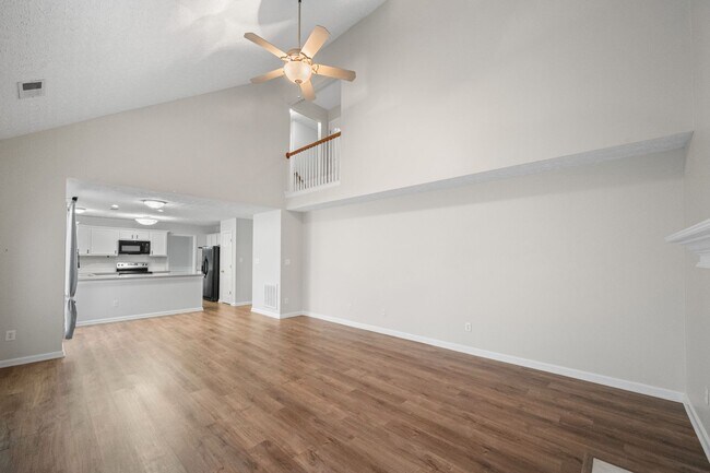 Building Photo - Beautifully Renovated Home in Worthington Place