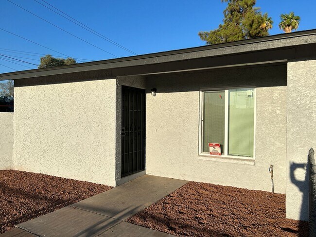Building Photo - Brand New Remodel, 2 Bedroom, 2 Bathroom, ...