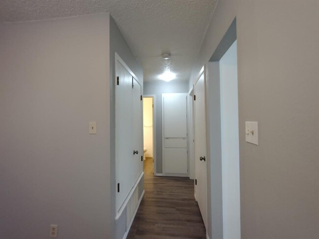 Building Photo - 1620 W Braker Ln