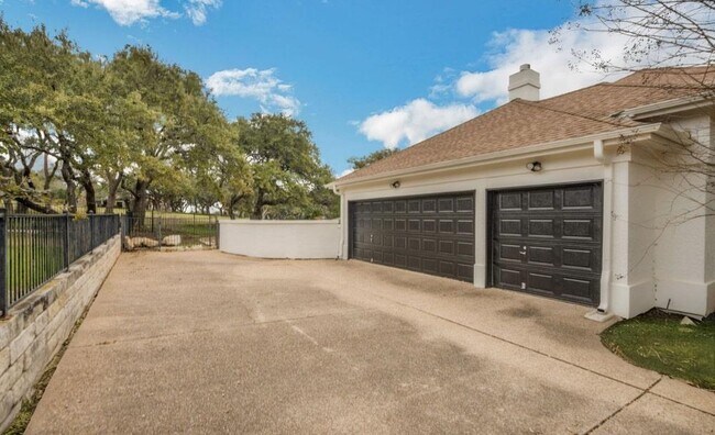Building Photo - 608 Lakeway Dr