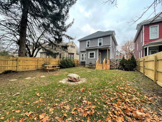 Building Photo - 381 Alden Ave