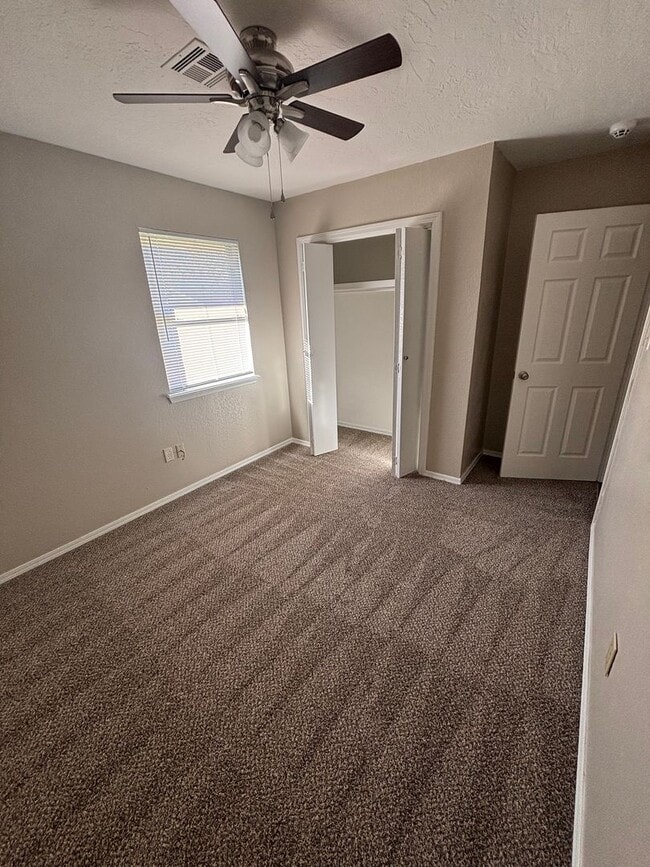 Building Photo - Beautifully remodeled with new paint, floo...