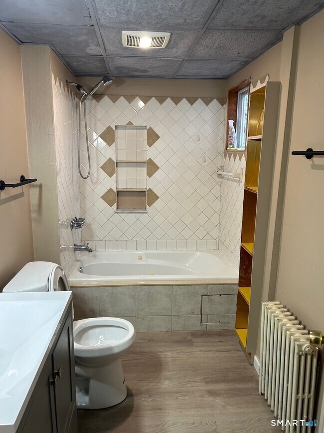 Building Photo - 82-84-84 Glendale Ave