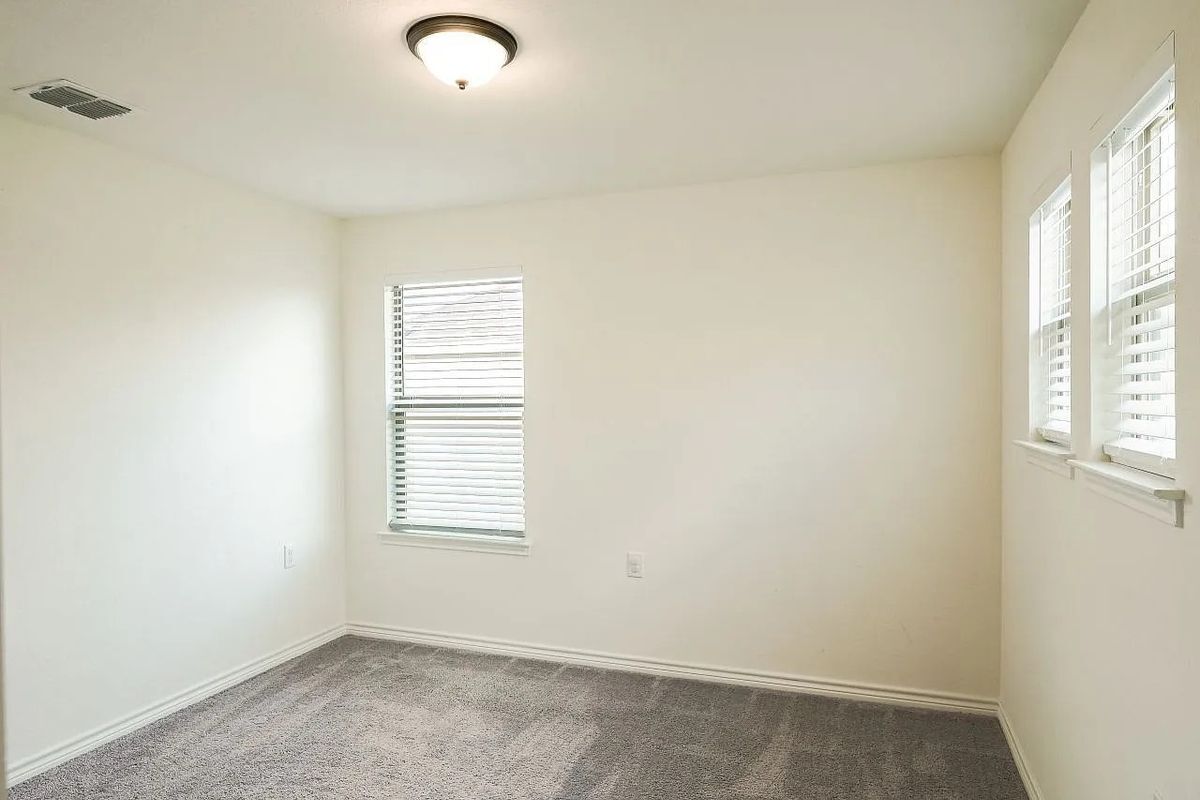 Building Photo - 5527 Castle Brook Dr
