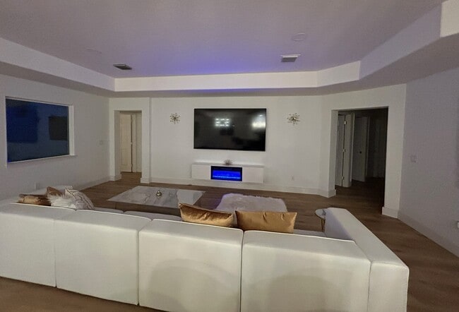 Building Photo - 207 Biltmore Pl