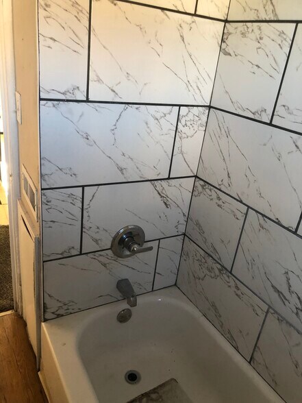 Building Photo - 1830 Mannering Rd