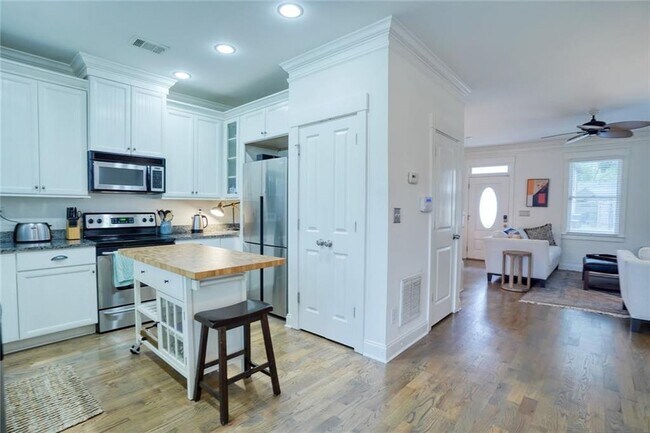 Building Photo - 205 Lampkin St NE