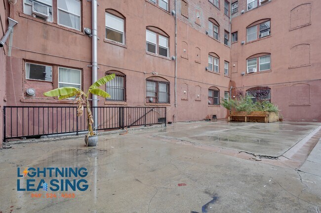 Building Photo - 1518 Wilton Pl