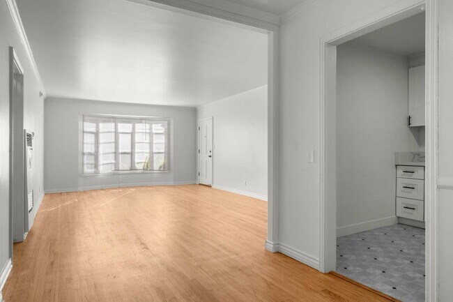 Building Photo - 3339 Stocker St W