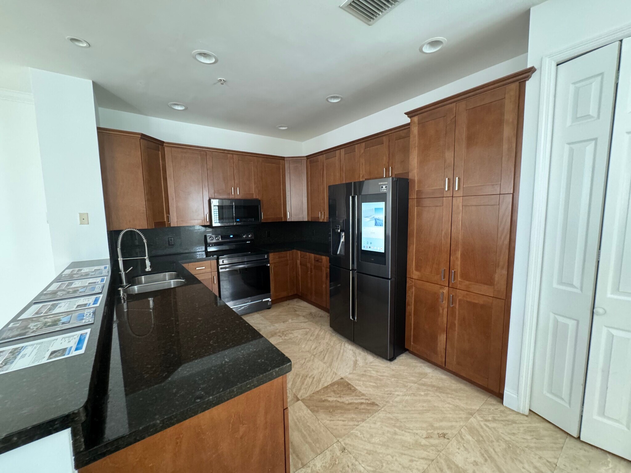 Building Photo - 2515 NE 18th St