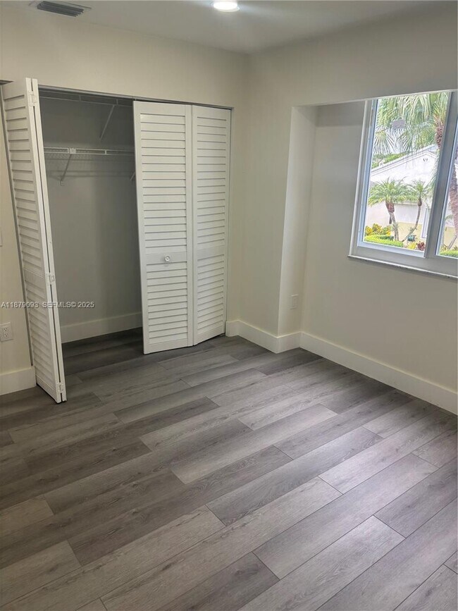 Building Photo - 9435 SW 144th Ct