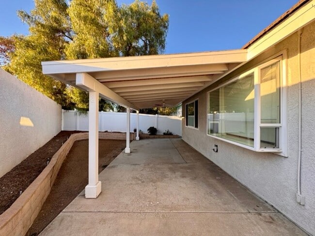 Building Photo - Bright and Open 3 Bedroom Home in Murrieta...