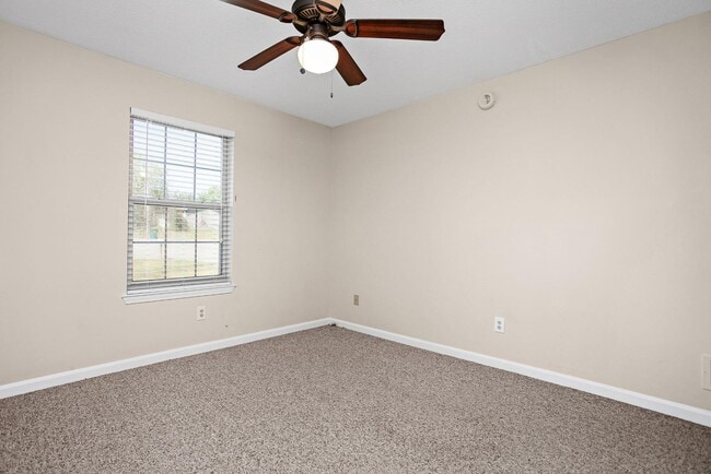 Building Photo - 707 Princeton Dr